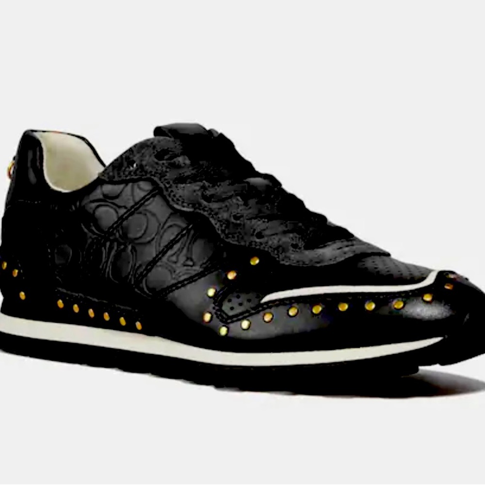 Coach C118 with rivets.Signature leather upper Cotton lining and leather footbed